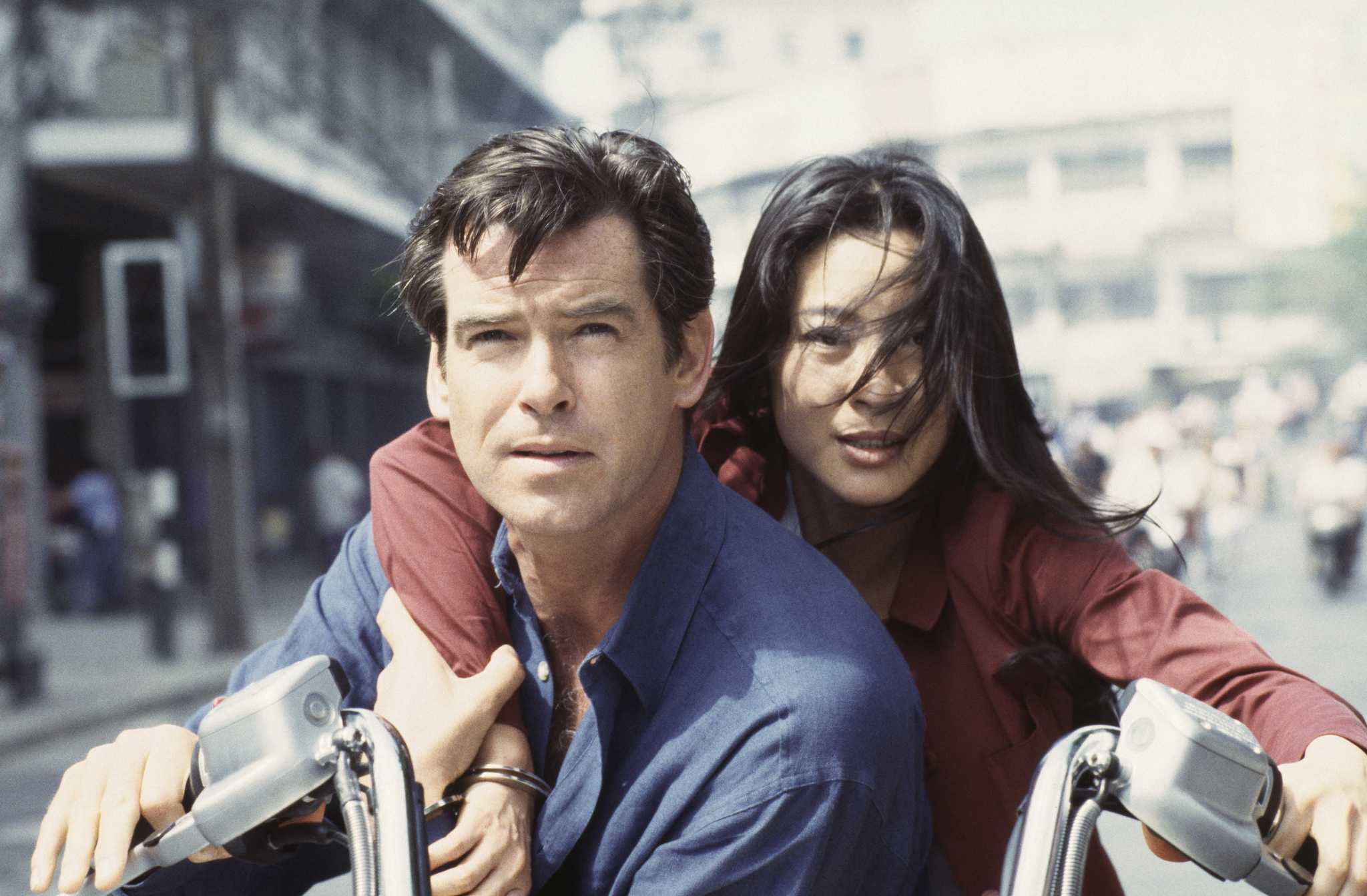 poster Ngày Mai Không Lụi Tàn Tomorrow Never Dies