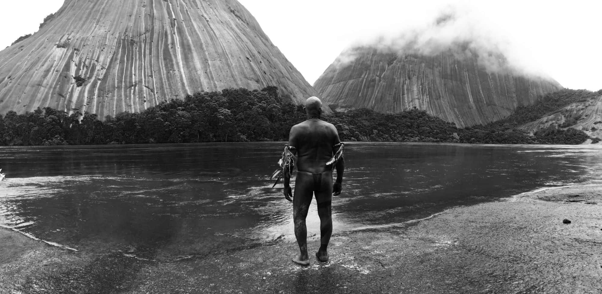 poster Cái Ôm của Xà Nhân Embrace of the Serpent